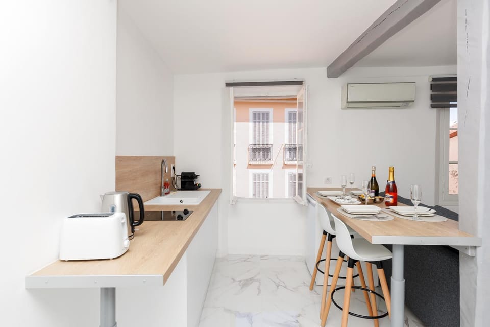 Renoveted studio - Central - AC Apartment in Cannes