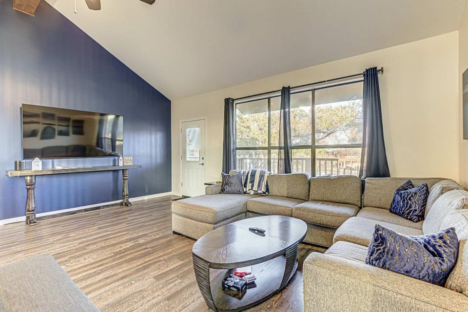 Cozy 3 bdr family Condo in Horseshoe Bay Near Marina House in Lake Lyndon B Johnson