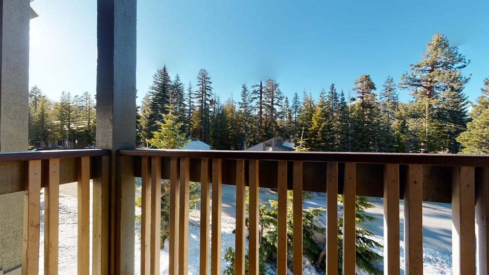 Crestview #2 Close to The Village Near Year-Round Outdoor Activities House in Mammoth Lakes