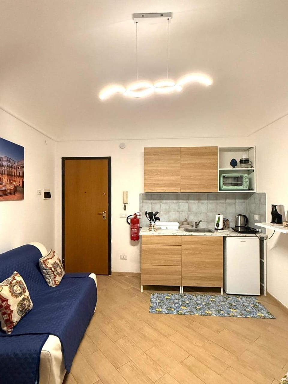 Coffee/tea facilities, Kitchen or kitchenette, Living room, Seating area, Dining area, minibar, oven, stove, toaster