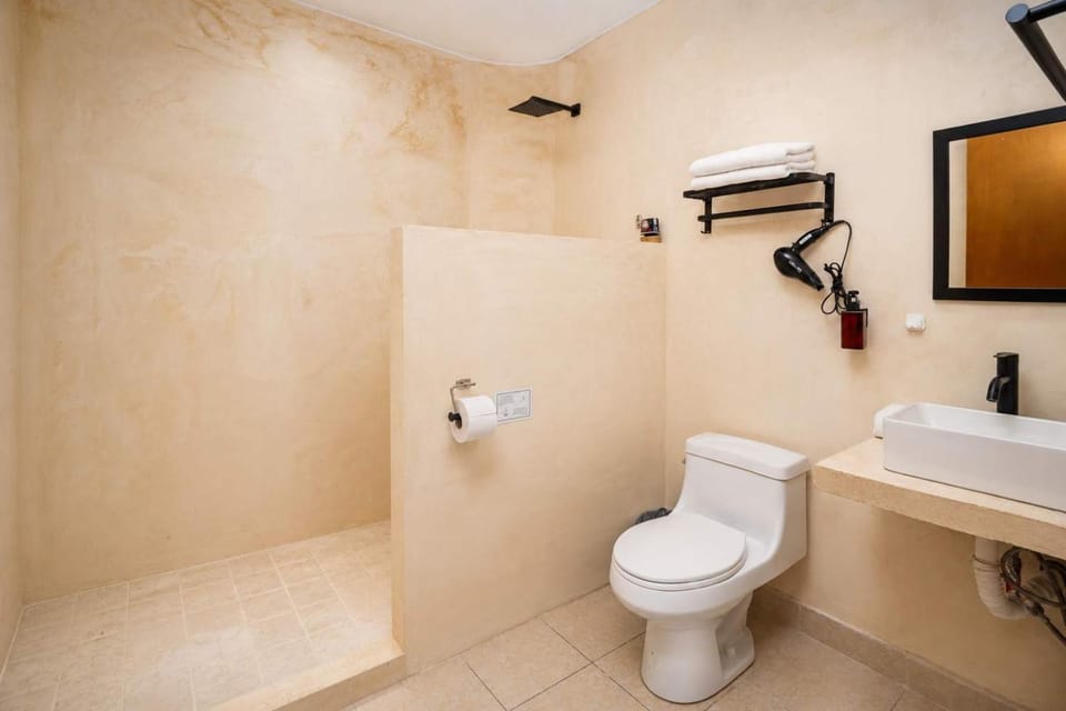 Spacious Loft and Large Bath Casa Jurel Apartment in Cancun