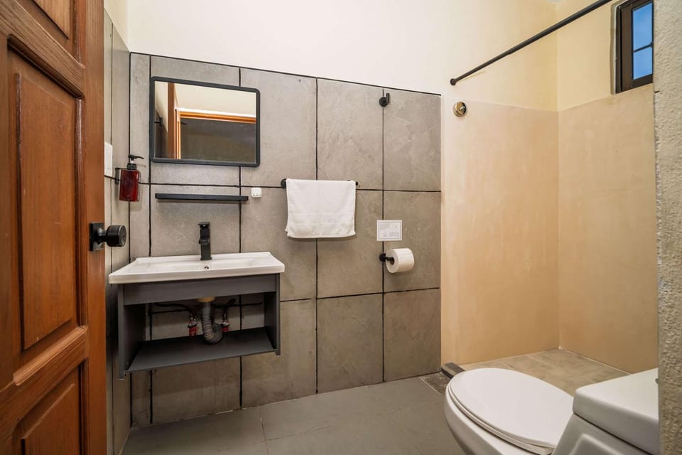 Compact Studio with Balcony Park View Casa Jurel Apartment in Cancun