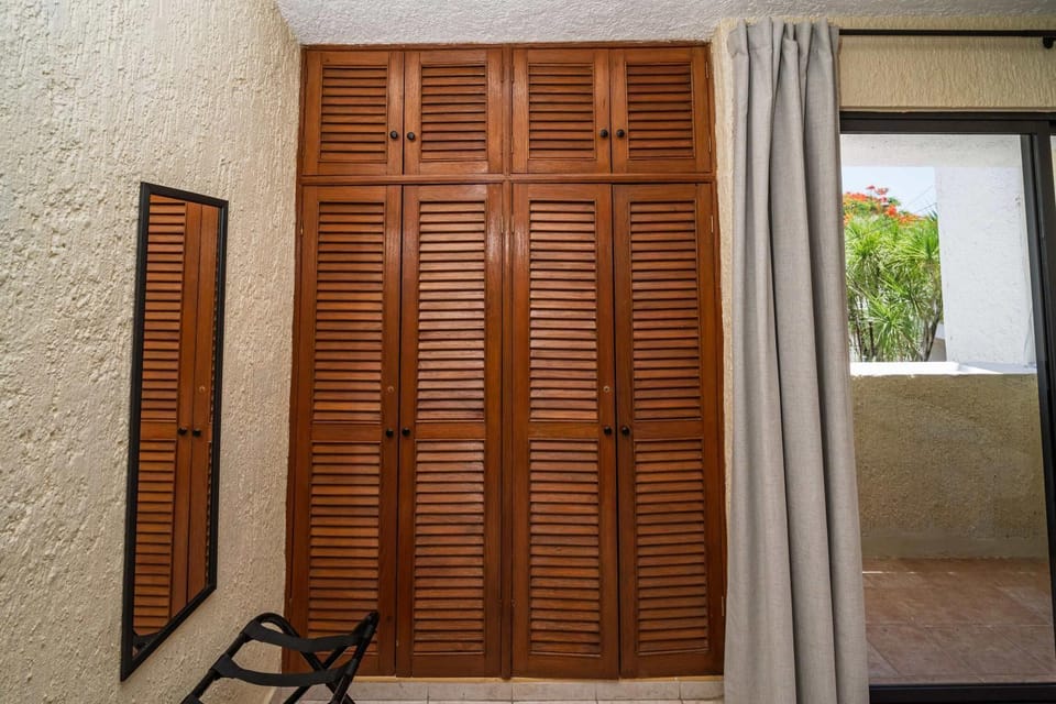 Compact Studio with Balcony Park View Casa Jurel Apartment in Cancun
