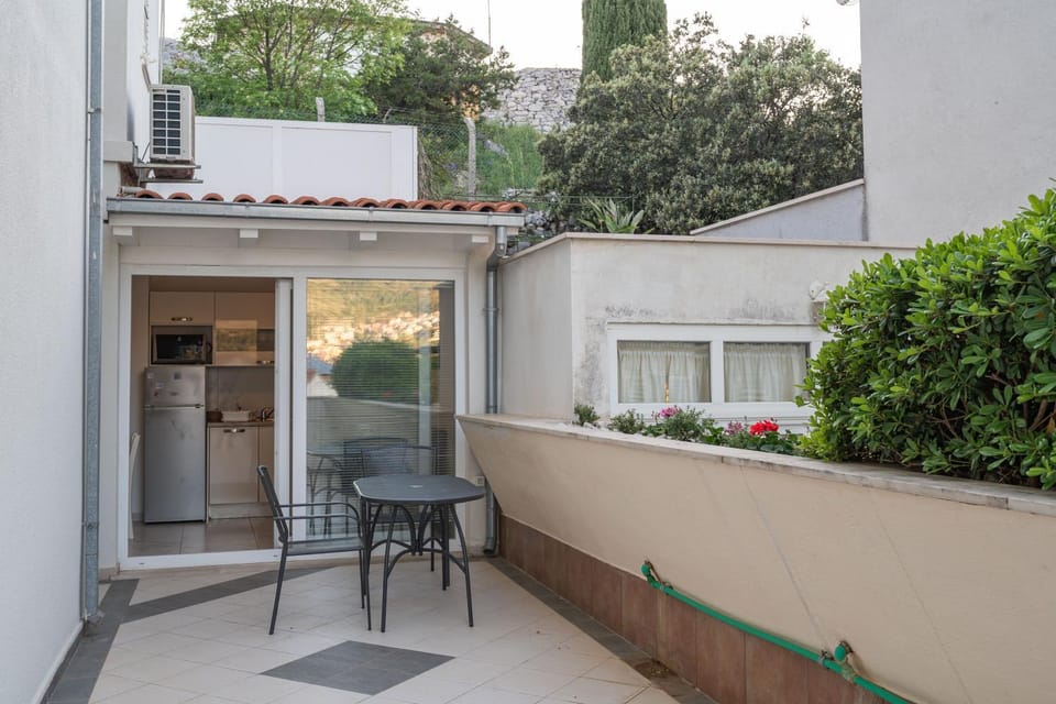 Property building, Balcony/Terrace