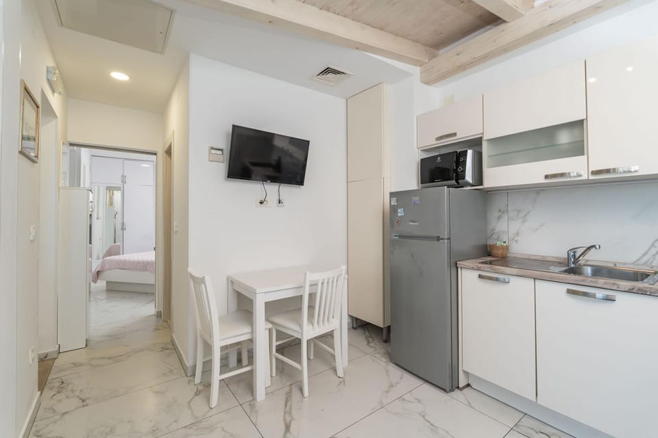 TV and multimedia, Kitchen or kitchenette, Dining area