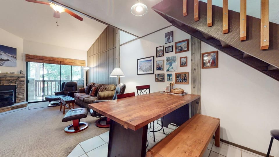 Escape to The Summit Pool & HT Next Door House in Mammoth Lakes