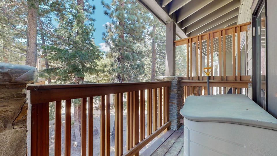 Escape to The Summit Pool & HT Next Door House in Mammoth Lakes