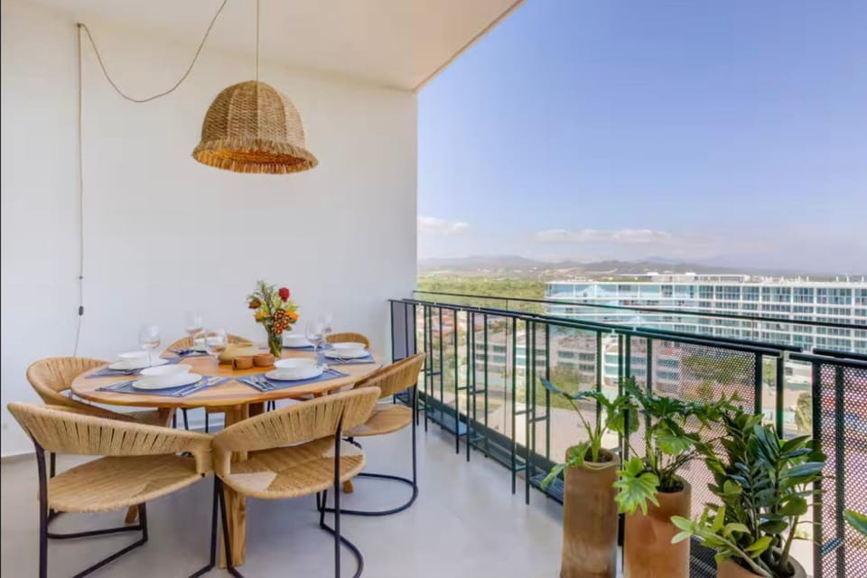 View (from property/room), Seating area, Dining area