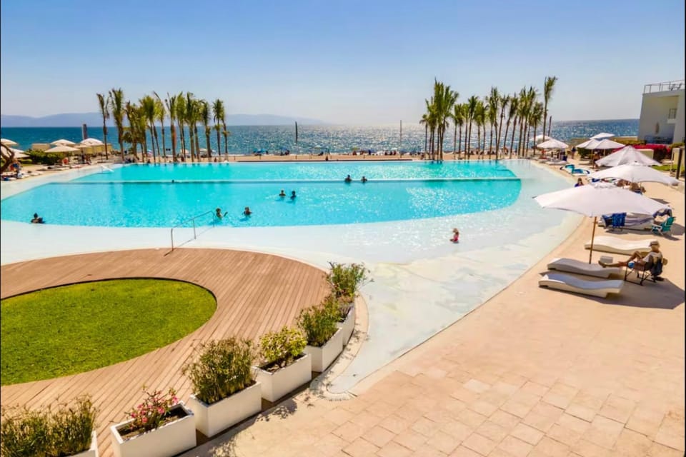 Pool view, Swimming pool