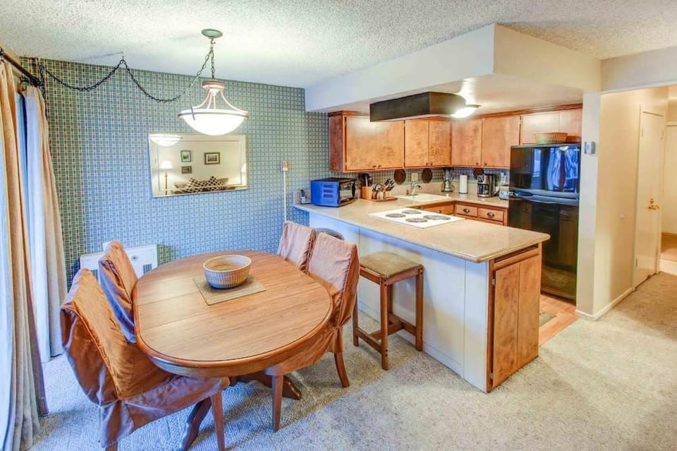 Fireside Pool Access Hot Tub & More House in Mammoth Lakes