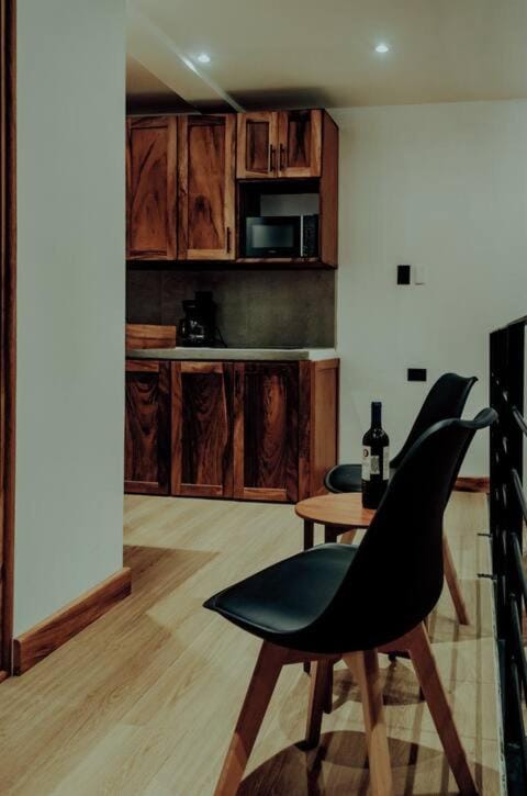 Kitchen or kitchenette, Seating area, Dining area
