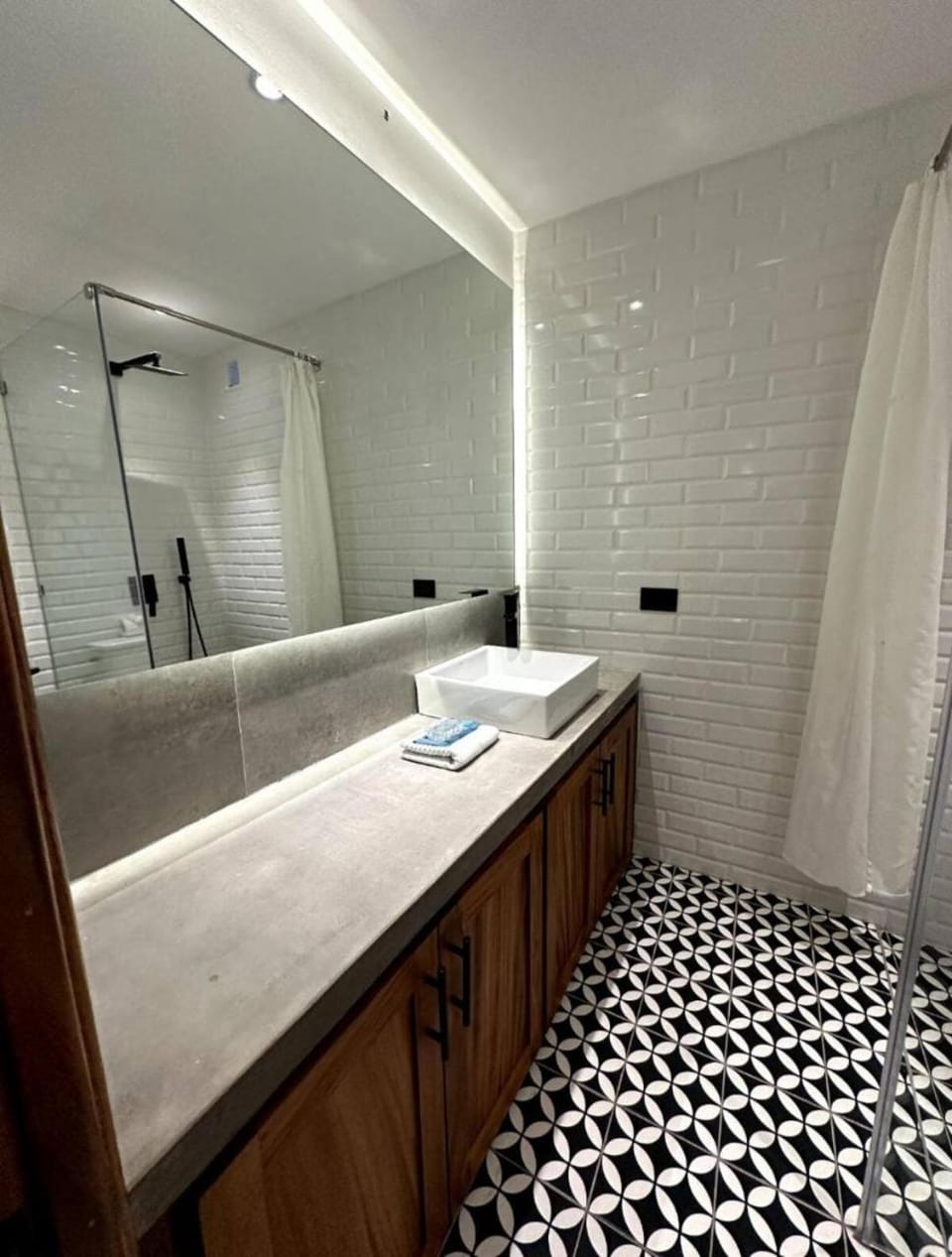 Shower, Bathroom, Bath, towels