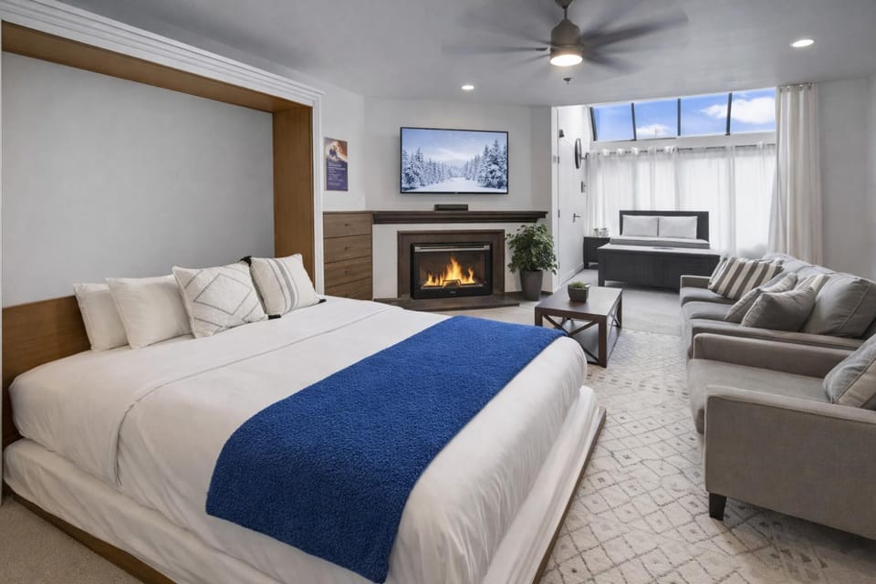 165 Ski-In Ski-Out Studio at Park City Mountain Resort. Pool, Hottub, Gym. by SkyRun Park City Apartment in Park City