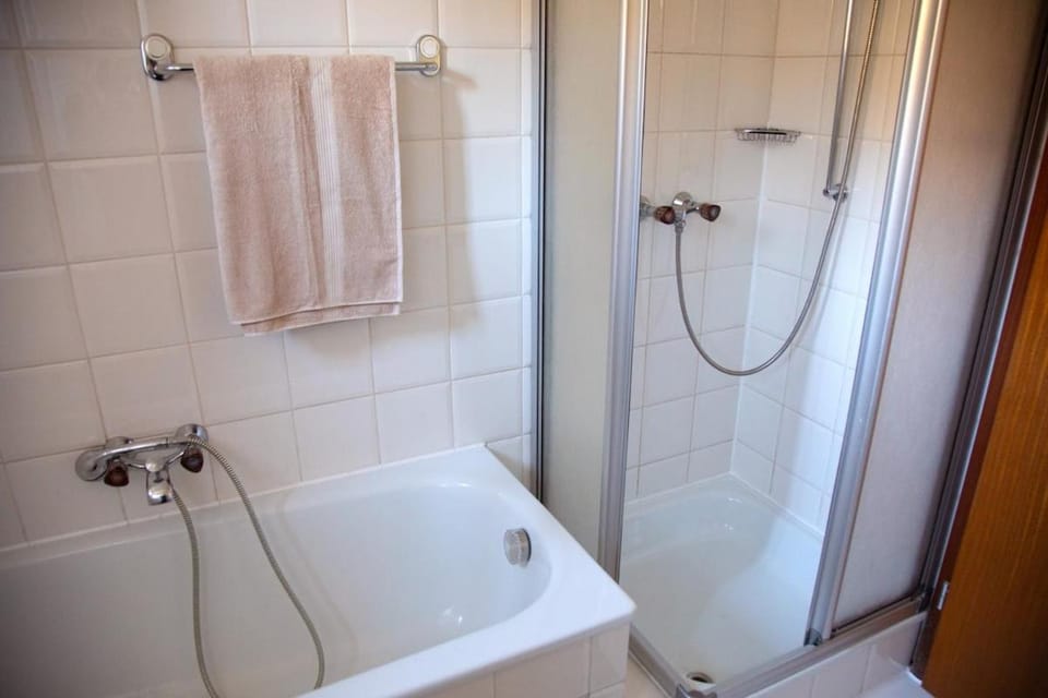 Shower, Bathroom, Bath, towels