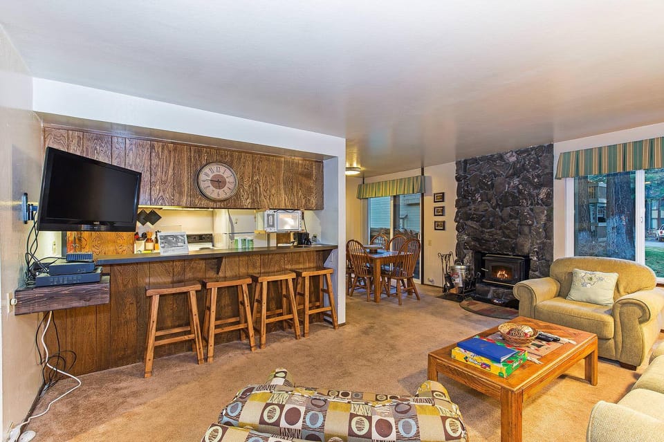 Horizons Year-Round Fun with Rec Room House in Mammoth Lakes