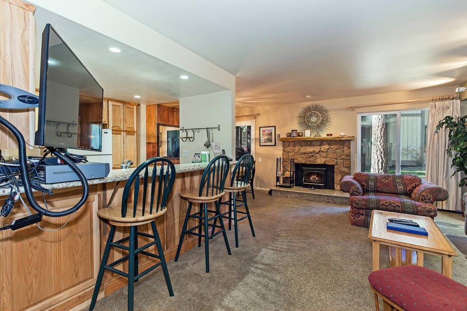 Horizons Communal Sauna & Hot Tub House in Mammoth Lakes
