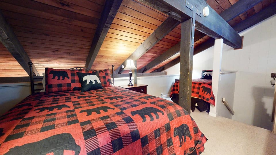 Horizons 4 Communal Rec Room & Pool House in Mammoth Lakes