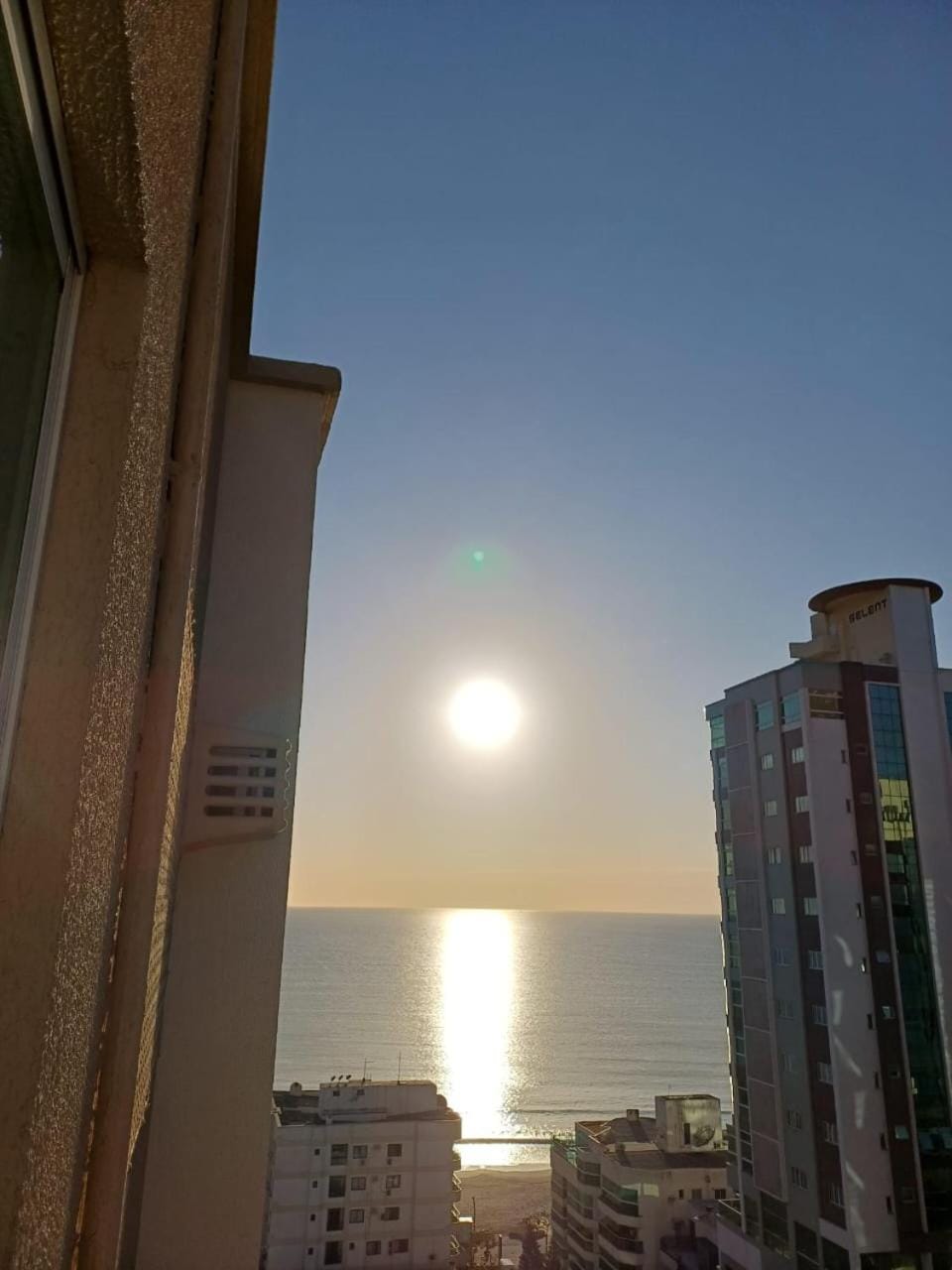 Meia praia - Apartamento grande a 250 metros da praia Apartment in Porto Belo