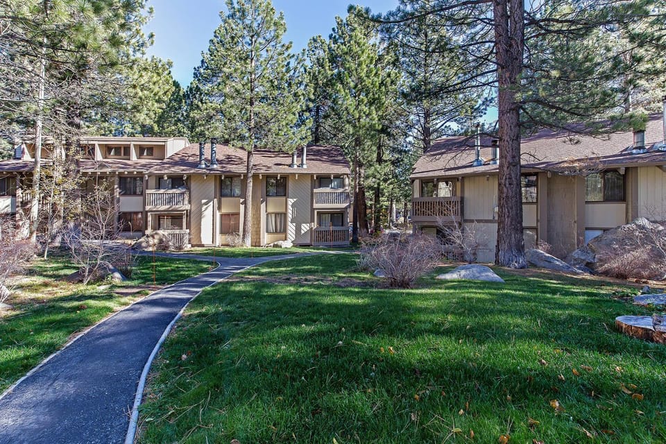 Horizons Condo with Communal Clubhouse House in Mammoth Lakes