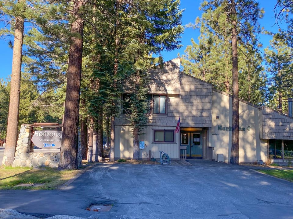 Horizons Condo with Communal Clubhouse House in Mammoth Lakes