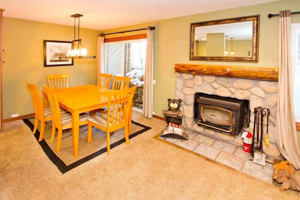 Horizons Condo with Communal Clubhouse House in Mammoth Lakes