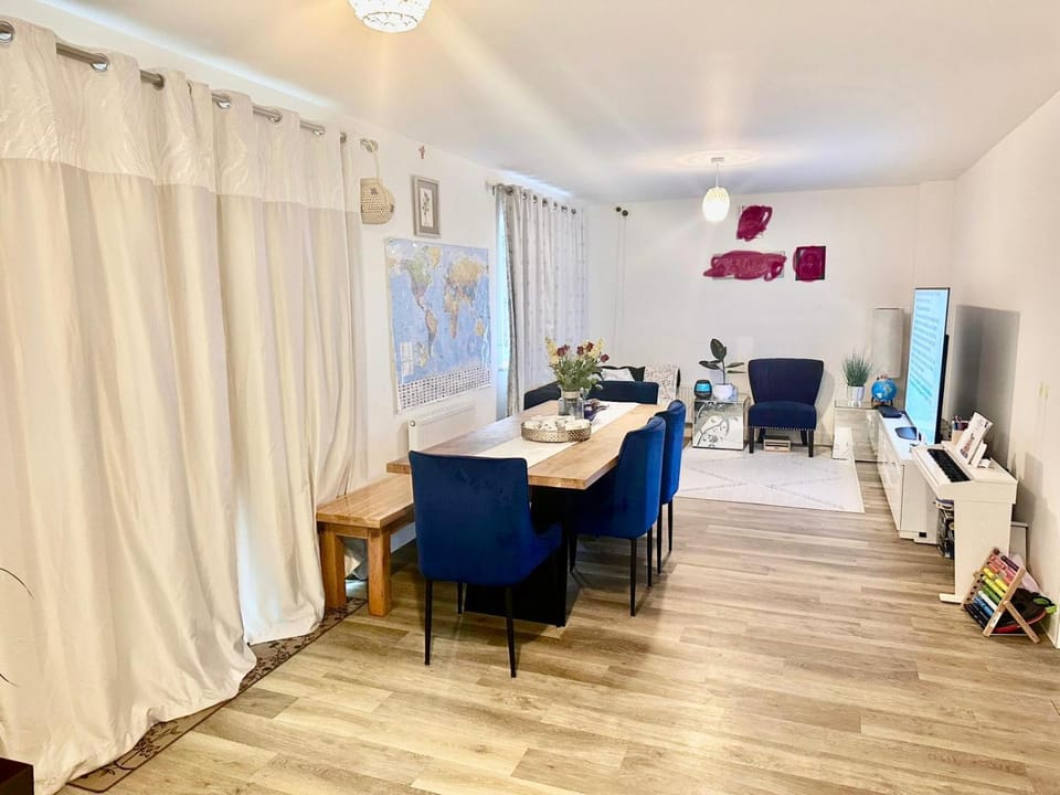 Living room, Seating area, Dining area