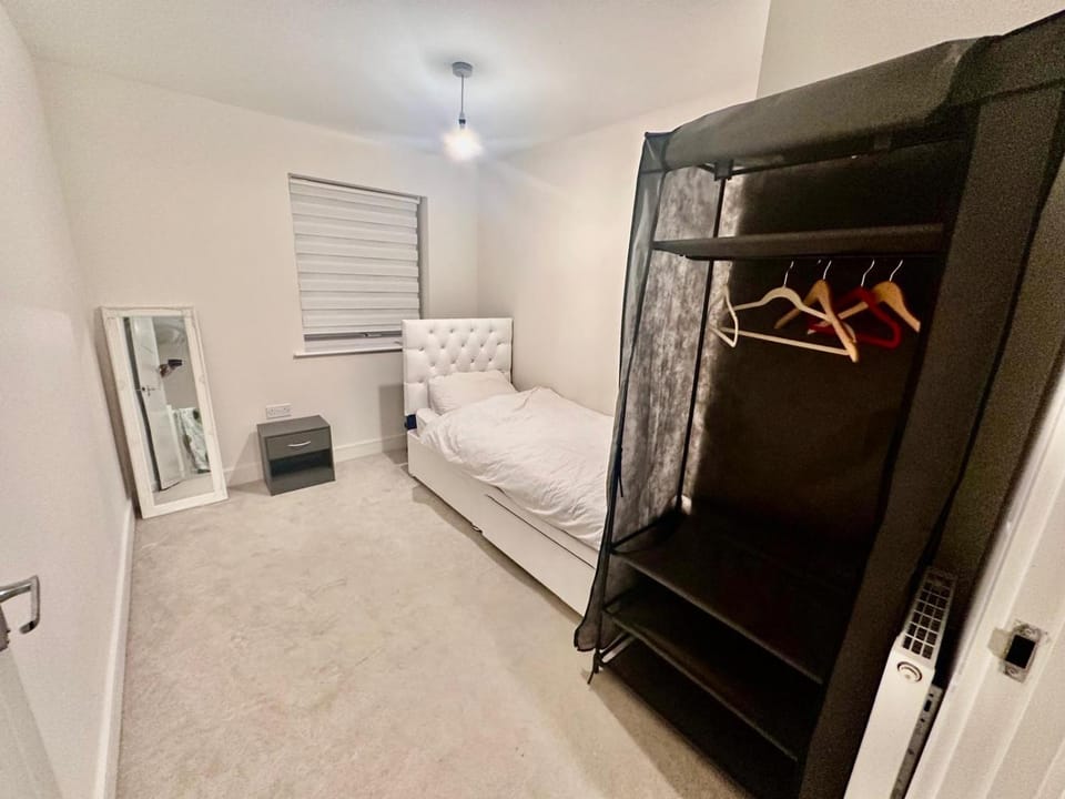 Bed, Photo of the whole room, Bedroom, wardrobe