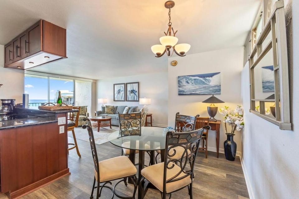 Royal Kahana 808- Remodeled coastal stunner, AC, ocean & island view Apartment in Napili-Honokowai