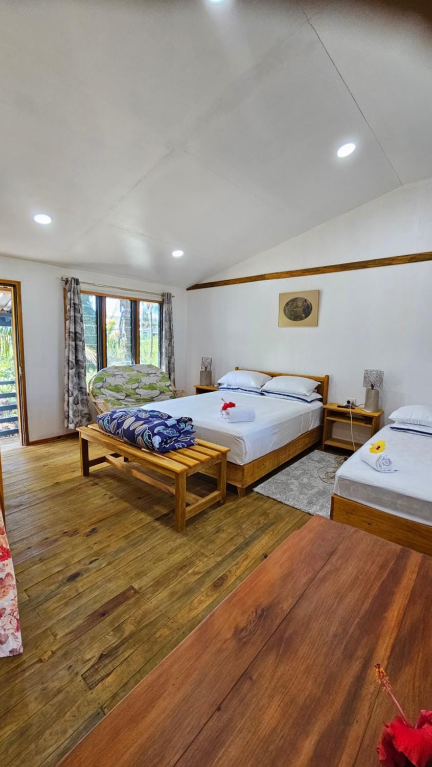 Photo of the whole room, Bedroom, towels