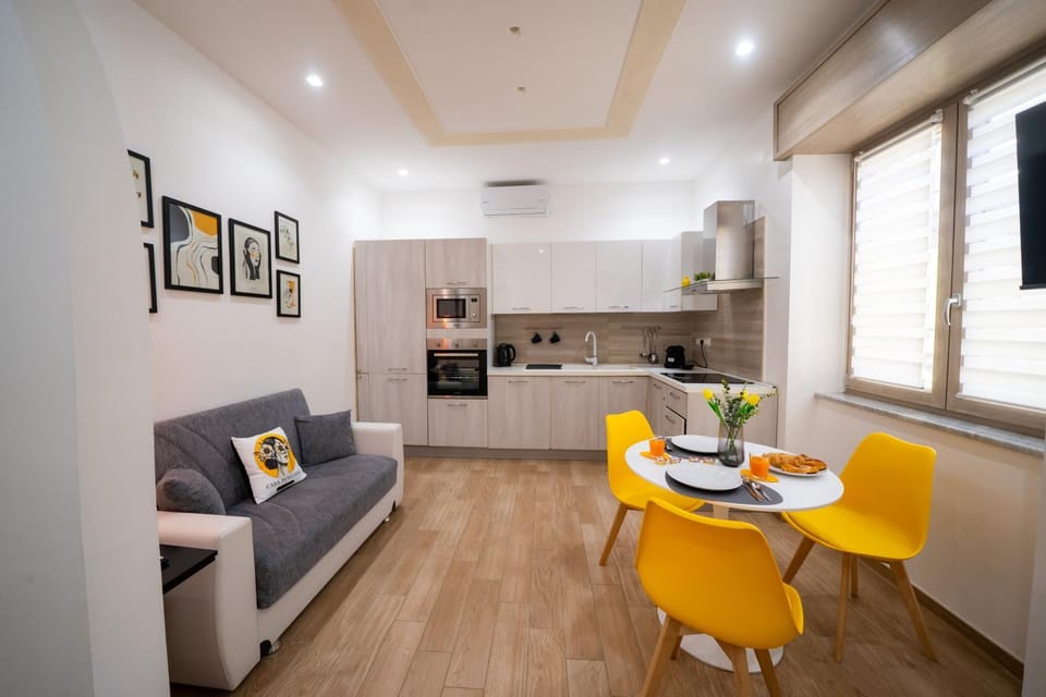Kitchen or kitchenette, Living room, Seating area