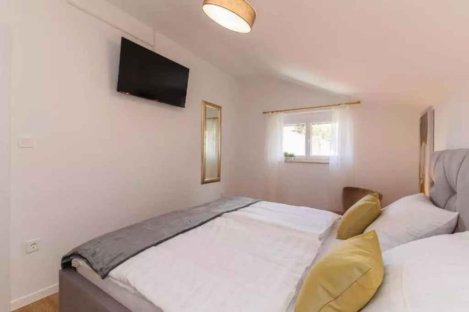 TV and multimedia, Bedroom