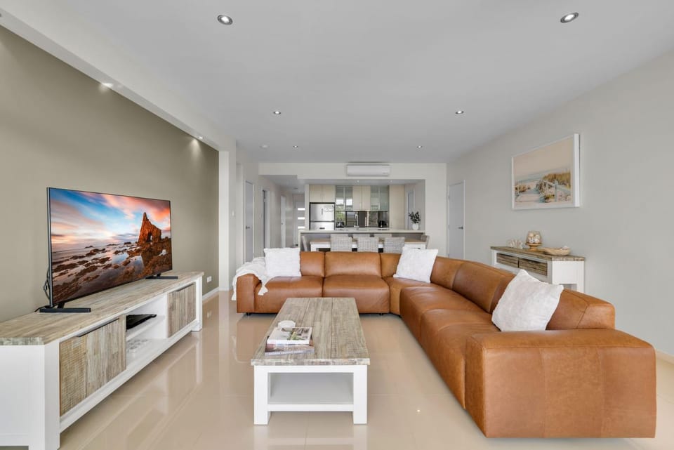 Our Beach House at Husky by Book Jervis Bay - Coastal Couples Escape Apartment in Huskisson