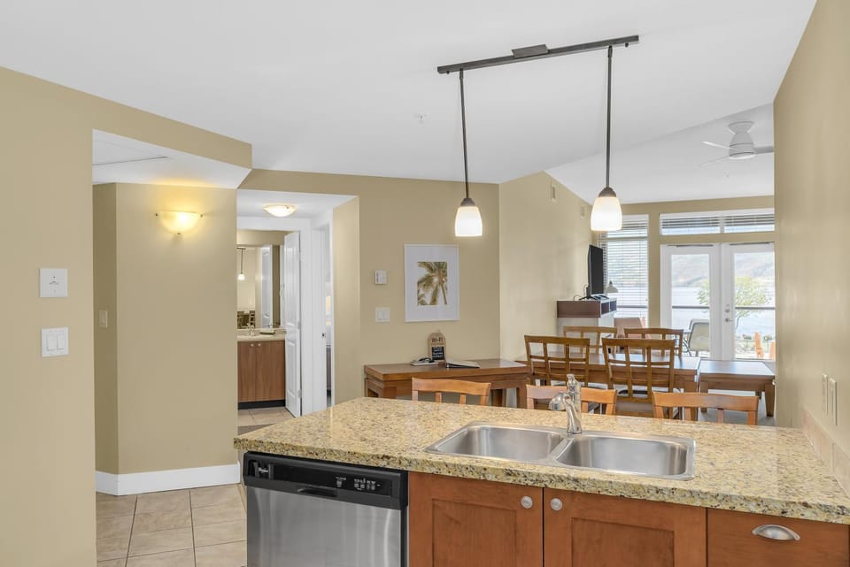 Kitchen or kitchenette, dishwasher