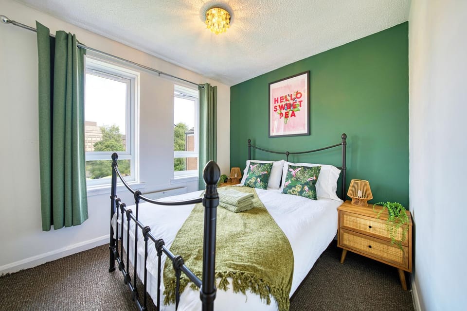 2BR Flat Parking Near City and Finnieston Apartment in Glasgow
