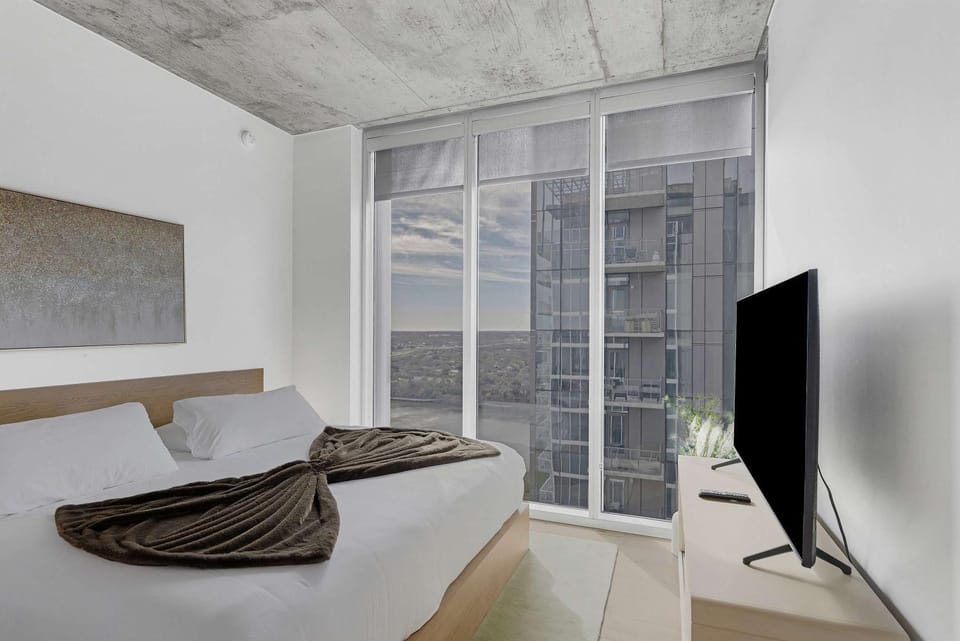 High Rise Luxury Condo with Lake & City Views House in Austin