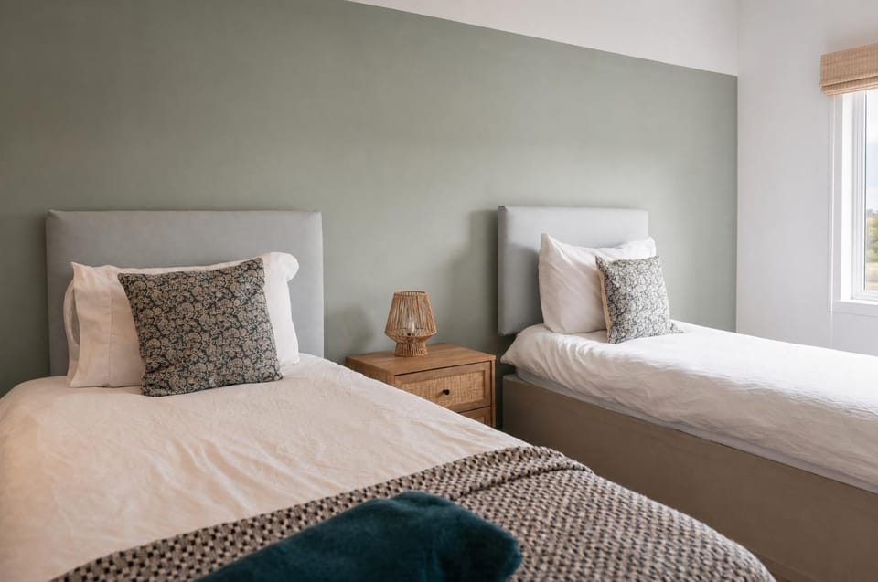 2BR House Free Parking Easy City Access Apartment in Glasgow