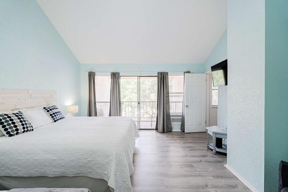 Horseshoe Bay Townhome w Water Access House in Lake Lyndon B Johnson