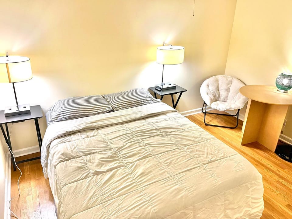 Bed, Photo of the whole room, Bedroom