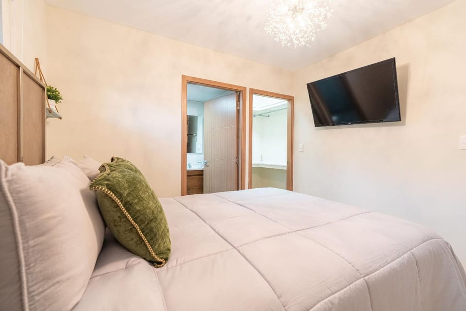 Bed, Photo of the whole room