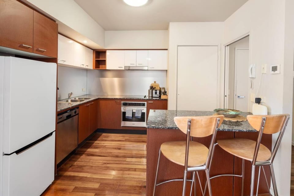 Kitchen or kitchenette, Other, oven