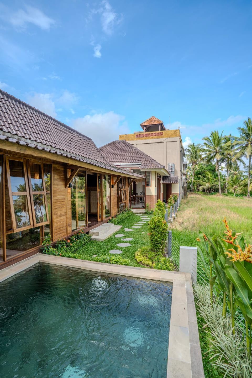 Property building, Garden, Garden, Garden view, Swimming pool