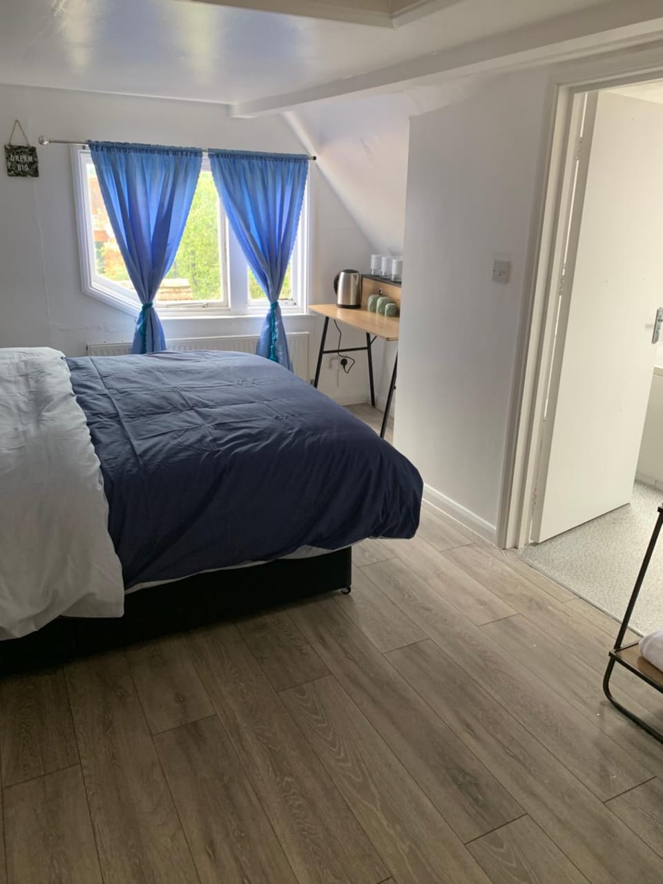 Property building, Bed, Photo of the whole room, Bedroom
