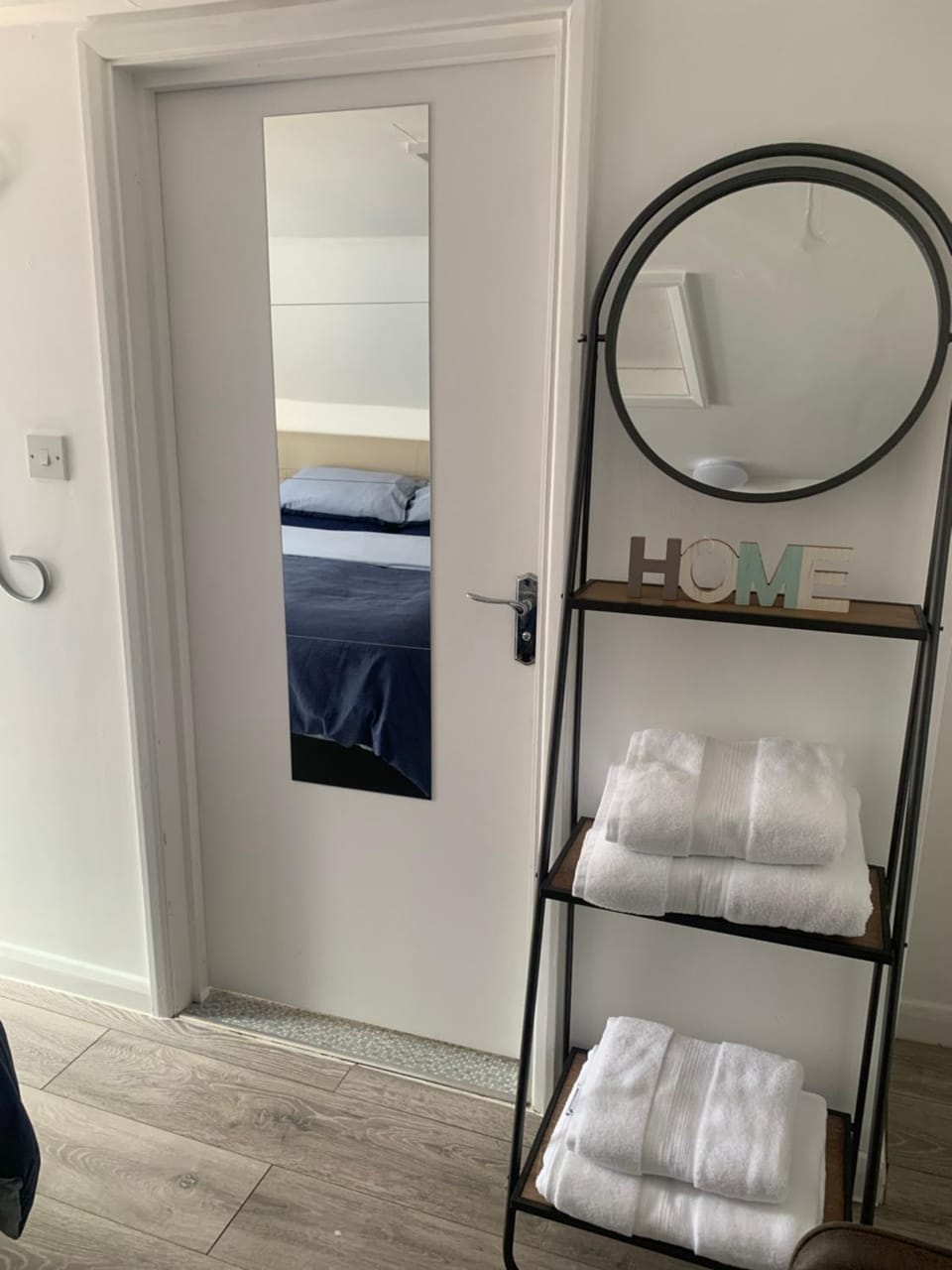 Bedroom, towels