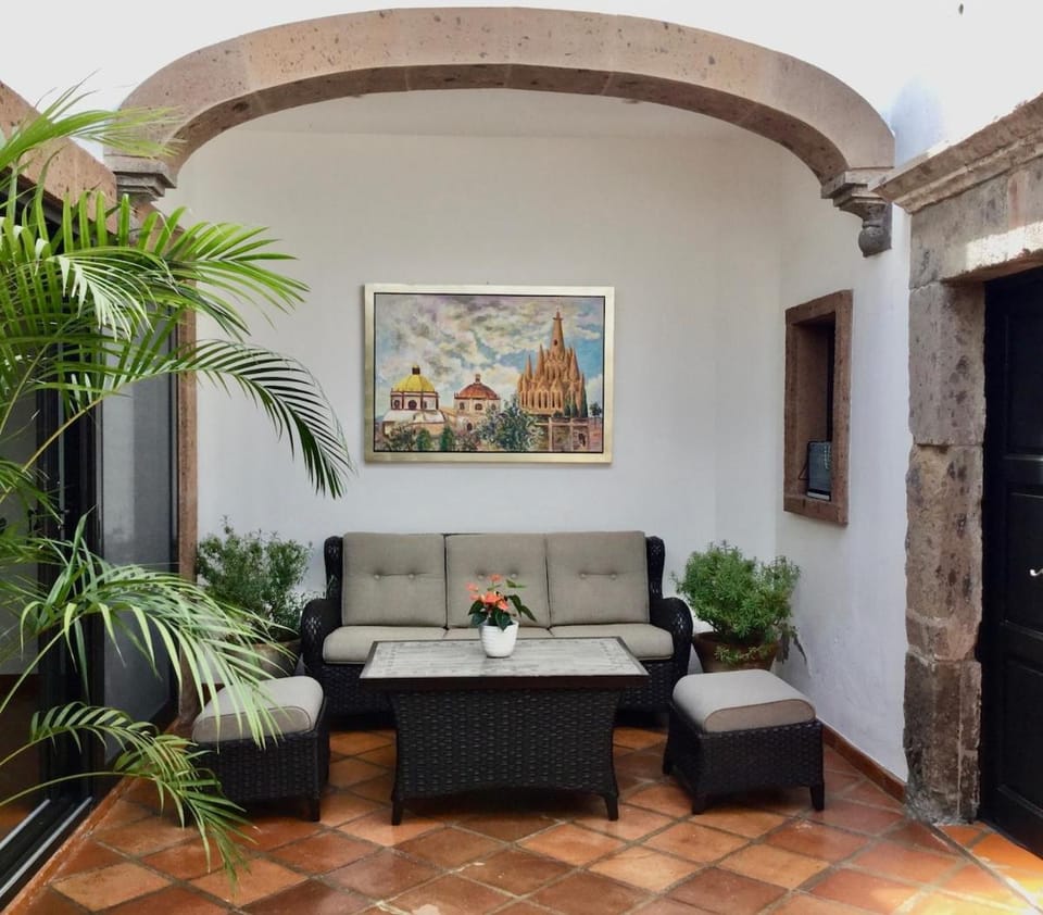 Historic center! Luxury Retreat 1 block-Main Plaza Villa in San Miguel de Allende