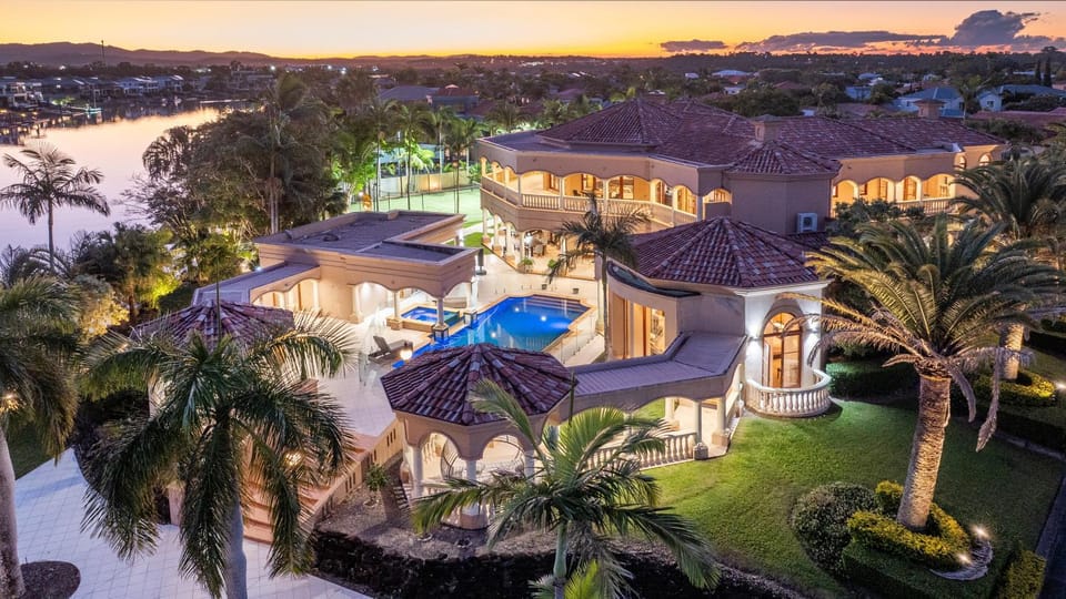 Bellagio Gold Coast House in Hope Island