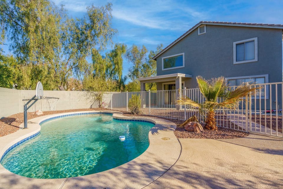 Game Room Pool King bed Pool Table House in Glendale