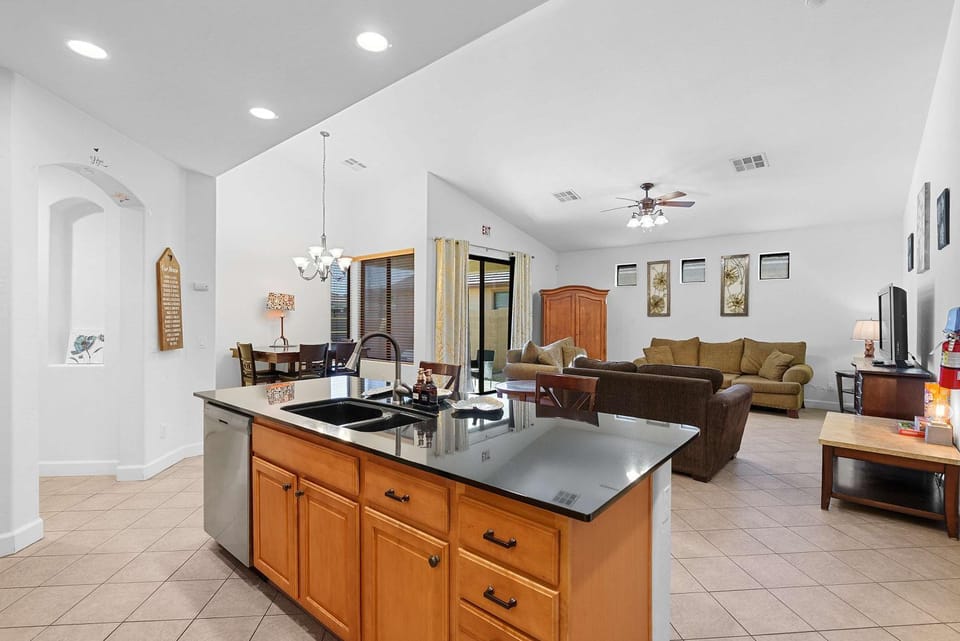Family Friendly w Badminton Goodyear Park House in Goodyear