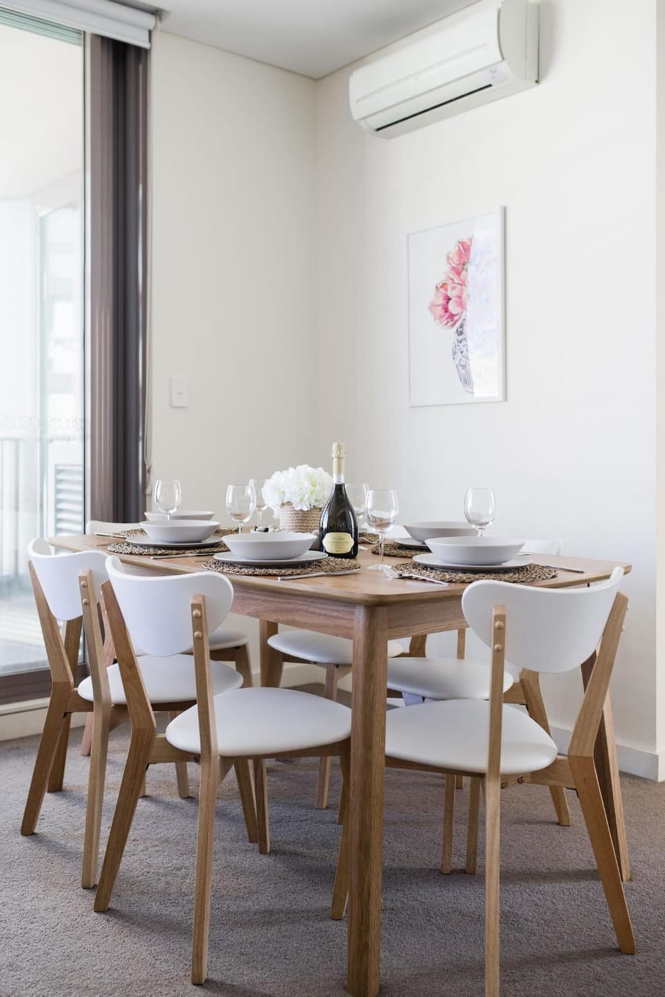 Top Floor 2BR Pool, Gym, Parking Airport, City Apartment in Sydney