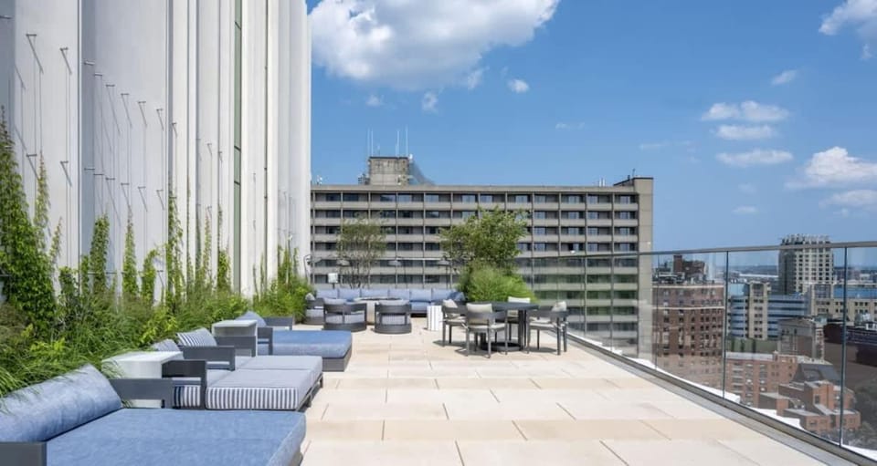 Back-Bay Lux Central 2BR Condo with Rooftop and Parking Apartment in Boston