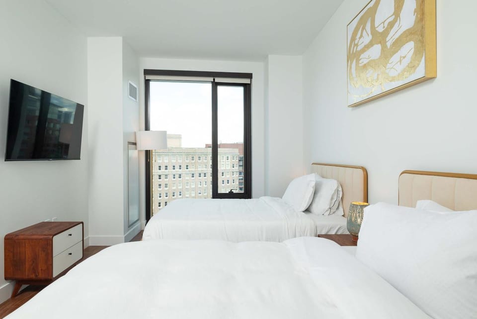 Back-Bay Lux Central 2BR Condo with Rooftop and Parking Apartment in Boston